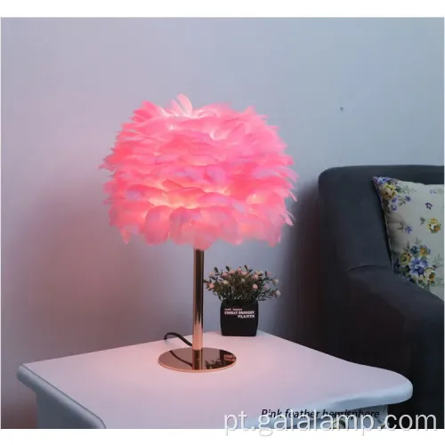 Lâmpada de mesa de penas de ouro rosa elegante